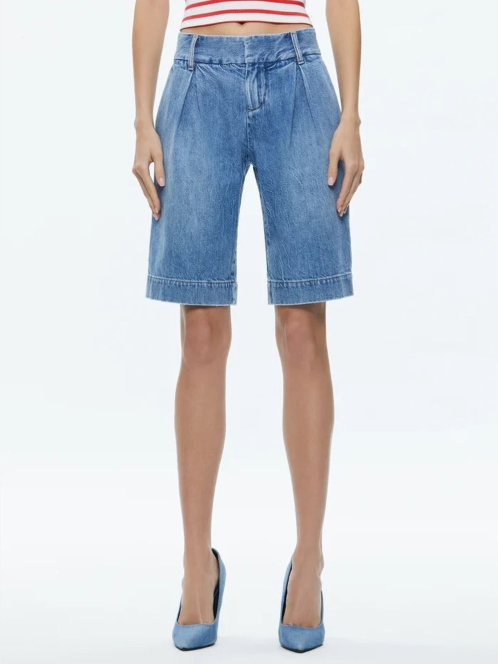 Alice + Olivia ERIC LOW RISE BERMUDA SHORT in Georgia Vintage Blue